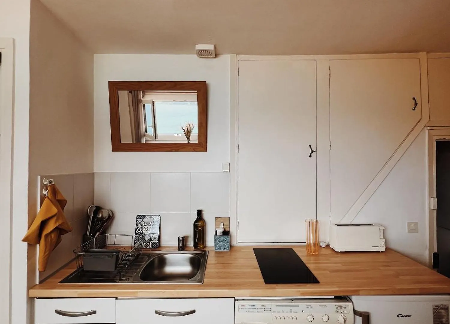 Appartement 2 Pieces Vue Mer Dans Le Quartier Historique De Menton Apartment