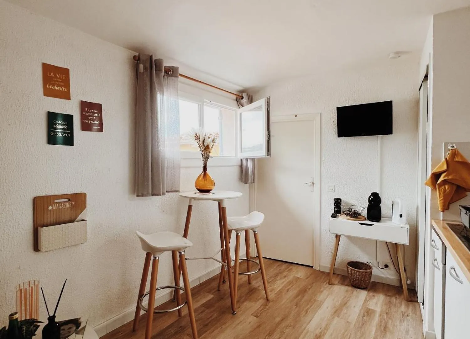 Apartment Appartement 2 Pieces Vue Mer Dans Le Quartier Historique De Menton France