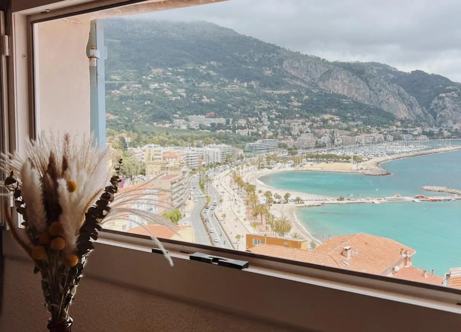 Appartement 2 Pieces Vue Mer Dans Le Quartier Historique De Menton contacts