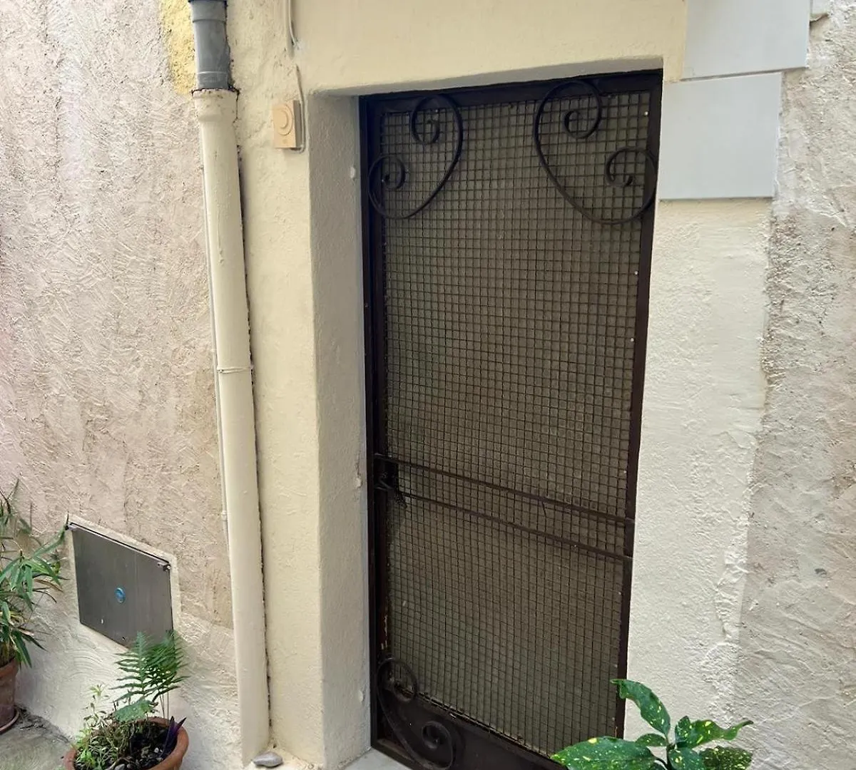 Appartement 2 Pieces Vue Mer Dans Le Quartier Historique De Menton 0*,