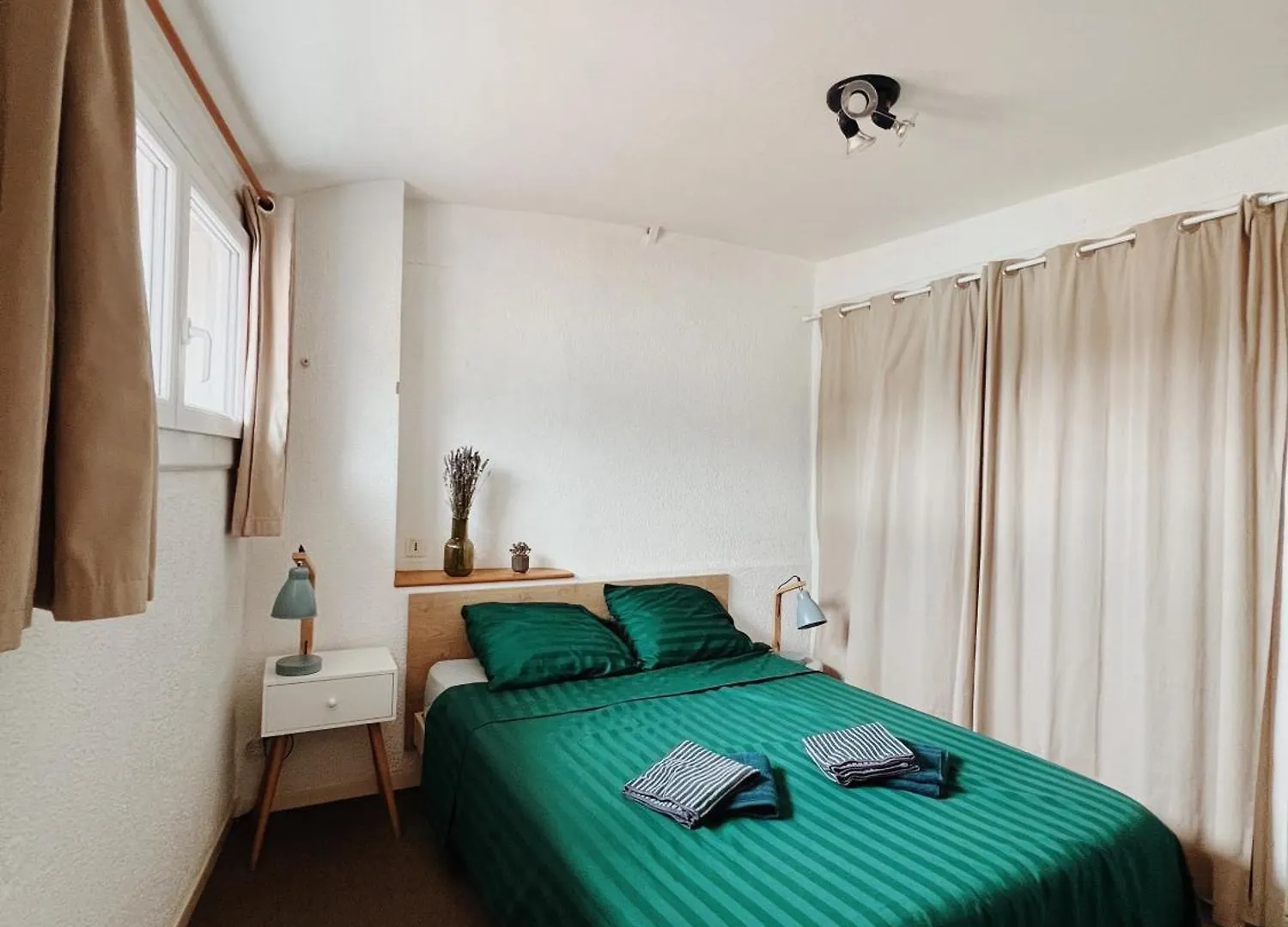 Appartement 2 Pieces Vue Mer Dans Le Quartier Historique De Menton France